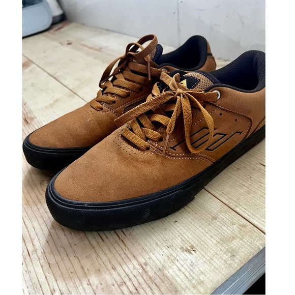 Emerica Skate Shoe - Picture 1 of 4